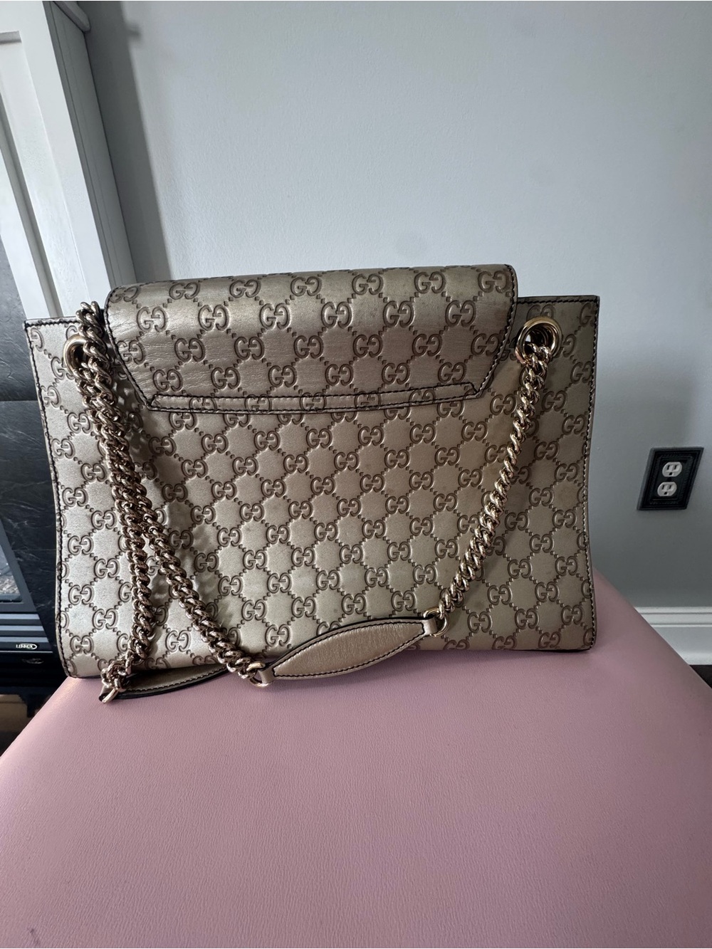 Gucci Metallic Gold GG Supreme Shoulder Bag with Tassel - Picture 2 of 4